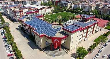 Okulların elektriğini GÜNEŞTEN karşılıyor!