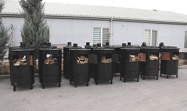 Kullanılmayan varilleri soba yaptı - Isınmak için DEPREM bölgesine gönderdi!