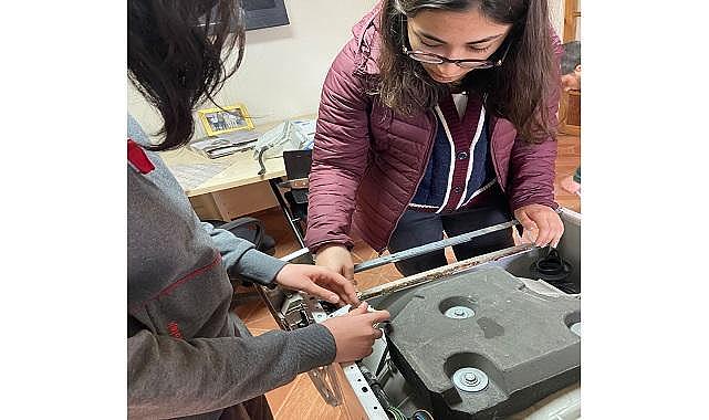 Diyarbakırlı Öğrenciler - &#039;&#039;SU tasarrufu&#039;&#039; projesiyle Dünya Şampiyonu oldu ve 100 bin dolar ödül kazandılar!