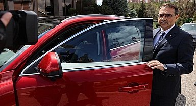 Enerji Bakanı Dönmez ''Elektrikli Togg'u'' sürdü!