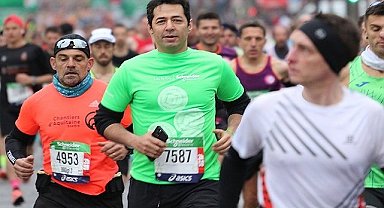 Schneider Electric Paris Maratonu’nda Depremzedeler için Koştu - Mert Fırat!