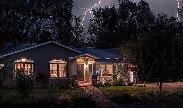 Tesla sadece ELEKTRİKLİ araç mı üretiyor?