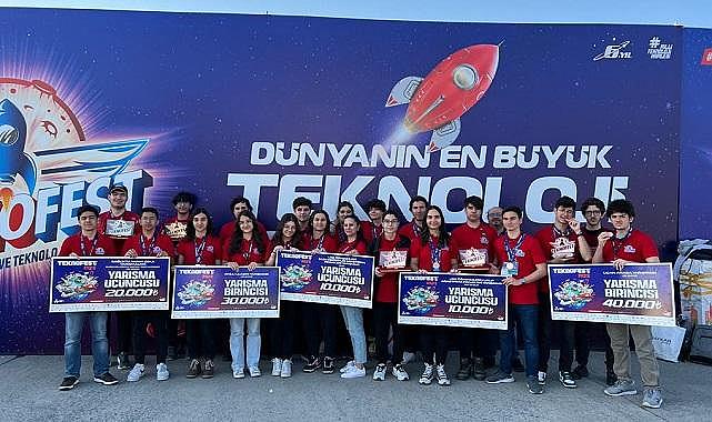 &quot;Uçan Araba&quot; alanında Türkiye Birincisi oldukar!