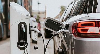 Elektrikli Araçlara YOL Yardımında Dikkat!