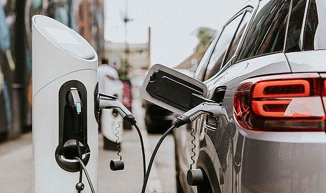 Elektrikli Araçlara YOL Yardımında Dikkat!