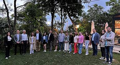 Mercedes-Benz Türk yöneticilerinden geleceğin KADIN mühendislerine mentorluk desteği!