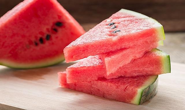 GÜNCEL:&#039;&#039; Karpuz nasıl yenir? - Karpuzu ne kadar yemeli?