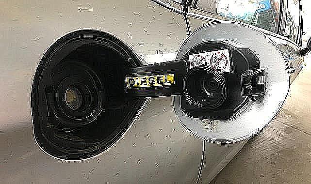 Motorine litrede 1,55 lira...