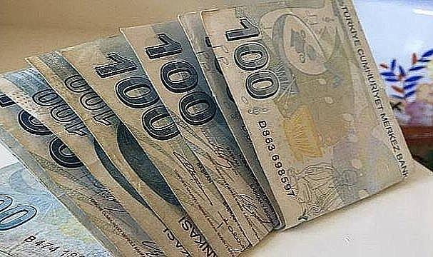 Motorine litrede 1,80 lira...