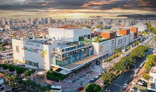 Elektrikli araçlar için ileri teknolojili hızlı şarj istasyonlarıyla Antalya&#039;da...