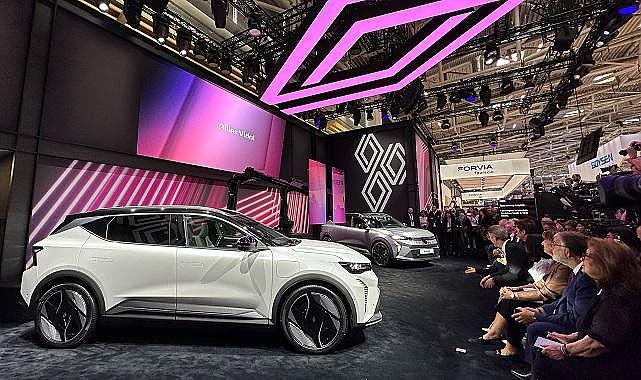 Yüzde 100 elektrikli versiyonu da var - Renault yeni modellerini sergiledi!