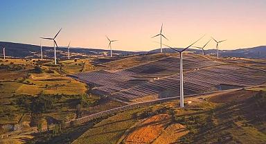 Aydem Yenilenebilir Enerji - “Yeni Mor Kanatlarıyla Uşak’taki Rüzgâr Kurulu Gücünü İki Katına Çıkardı”