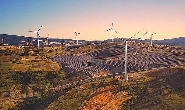 Aydem Yenilenebilir Enerji - “Yeni Mor Kanatlarıyla Uşak’taki Rüzgâr Kurulu Gücünü İki Katına Çıkardı”