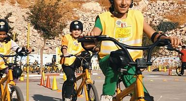 ETi Sarı Bisiklet Hareketli Yaşam Seminerleri   Şanlıurfa’da Devam Ediyor