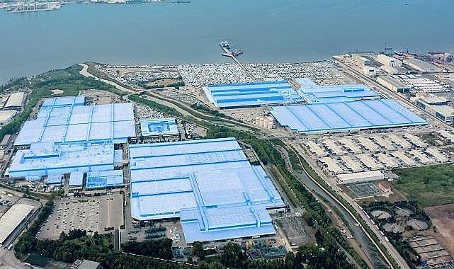 Ford Otosan - Fotovoltaik cam duvarlar ve güneş takip sistemleri de var!