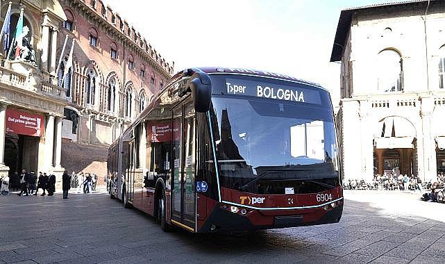 Karsan - Bologna’da Hizmet Verecek 18 Metrelik e-ATA Otobüslerinin TPER’e Teslimatı Başladı!