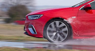 Yağmurlu havalarda güvenli araç nasıl sürülür? - Michelin hazırladı!