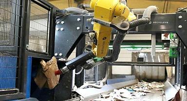 Geri dönüşümde kullandığı yapay zekalı robot ile '' 33 bin ürünü yüzde 99’a varan doğrulukla...''