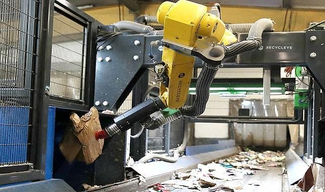 Geri dönüşümde kullandığı yapay zekalı robot ile &#039;&#039; 33 bin ürünü yüzde 99’a varan doğrulukla...&#039;&#039;