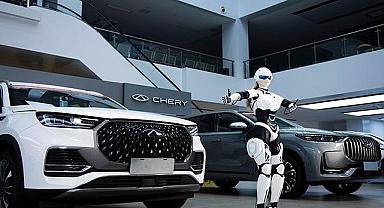 Çinli Chery - Alanında uzman iki ayaklı  akıllı robotu...