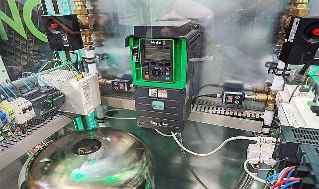 Schneider Electric - HMS Networks&#039;ten 10 milyonuncu Anybus Modülü Ödülünü Aldı!