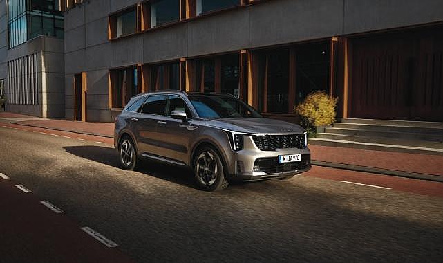 Efsane Kia Sorento yenilenen yüzüyle Türkiye&#039;de