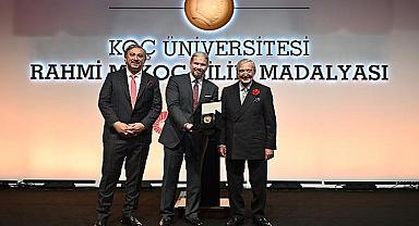 Rami Koç  Bilim Madalyası'nın sahibi Prof. Dr. Atatüre aldı ''ENERJİ ve sağlık gibi kritik alanlarda..''