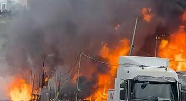 İstanbul'da fabrika yangını  Yangının benzin istasyonlarına yakın olması ...