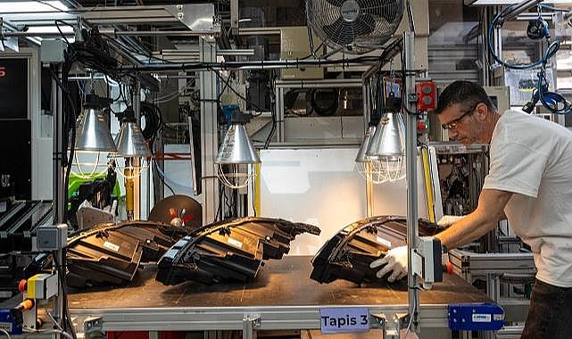 Stellantis ve Valeo Avrupa’nın Yeniden Üretilen İlk LED Farını ve Bilgi-Eğlence Ekranını Tanıttı!