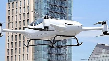 Türkiye&#039;nin İlk İnsanlı Uçan Arabasını sergiliyor!