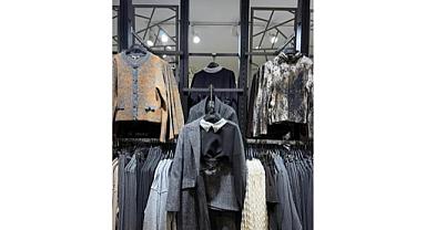 Atık kumaşları elbise askısına dönüştürüyor!