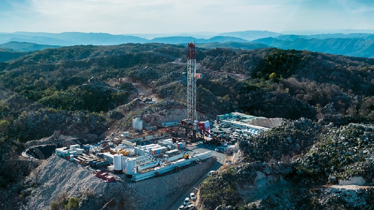 Bakan Bayraktar &#039;&#039;4 milyar dolarlık petrol rezervi bulundu&#039;