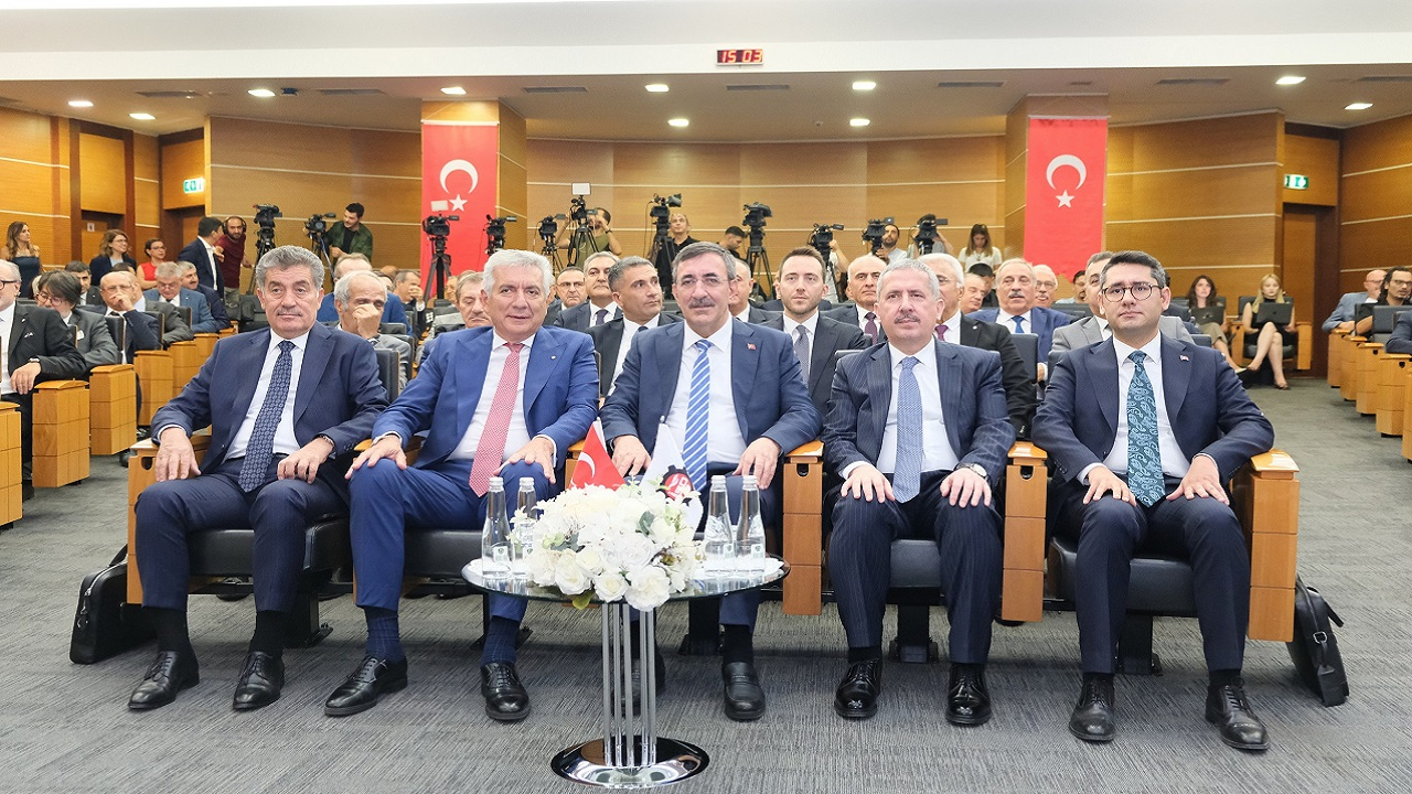 İSO: Enflasyonla mücadelede sanayi görevini yerine getiriyor