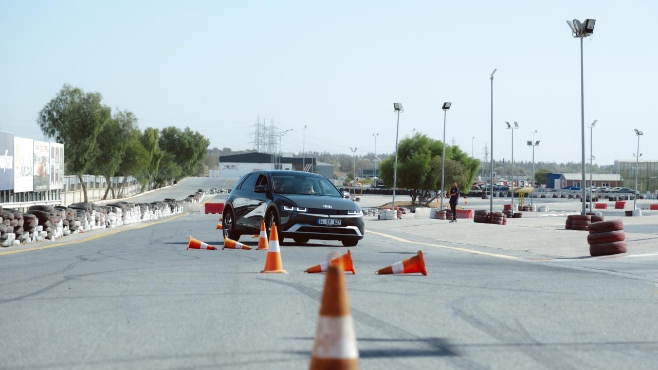 Hyundai Motor Türkiye&#039;den Kadın Sürücüleri Cesaretlendiren Proje