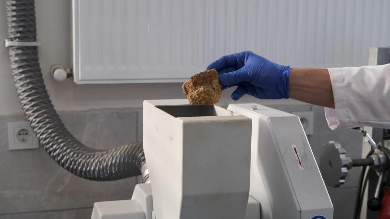 Türkiye&#039;de İLK Nadir Toprak Elementleri Laboratuvarı Devrede