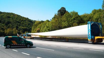 Rüzgar türbinleri dağların tepesine nasıl taşınıyor?