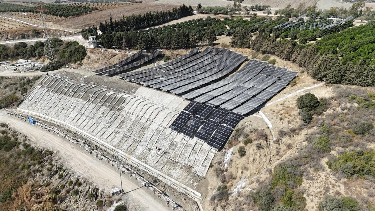 Yüzde 60 eğimli arazide ilk GES santrali Adana’da kuruldu!