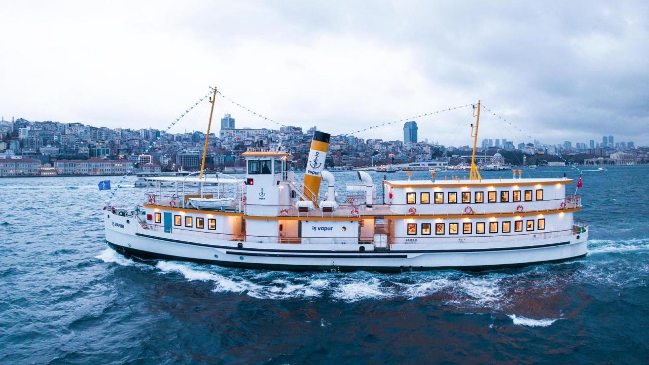 İş Bankası’ndan yüzen şube ' İş Vapur hizmete açıldı'
