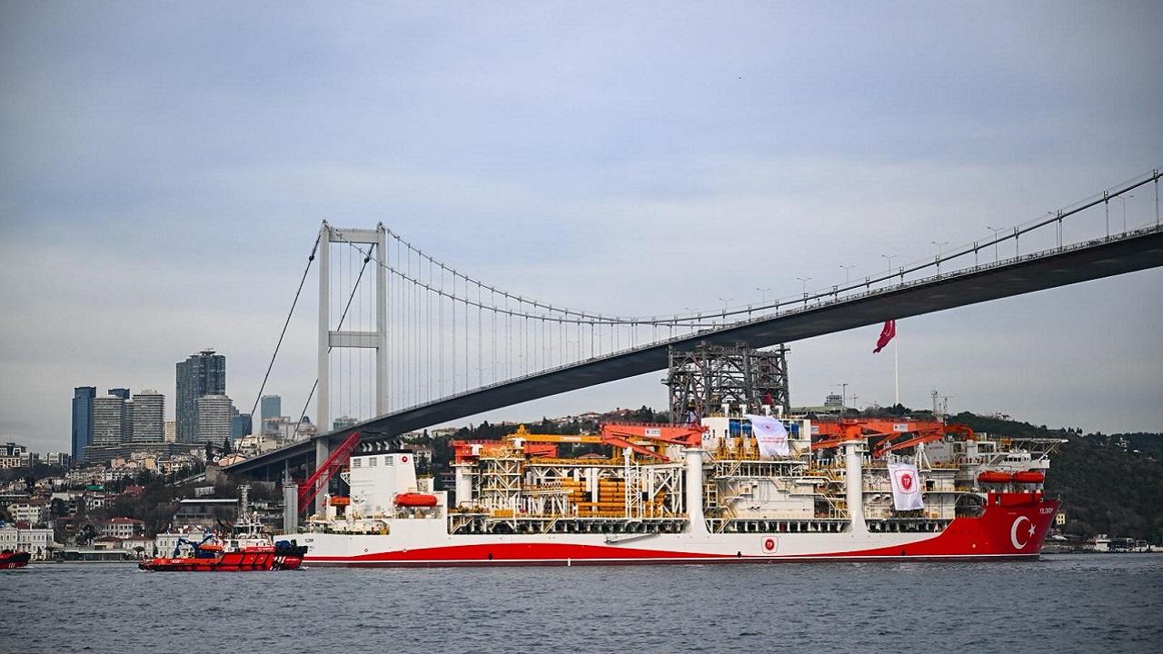 Derin SONDAJ gemisi 'Yıldırım İstanbul Boğazı’ndan Geçti'