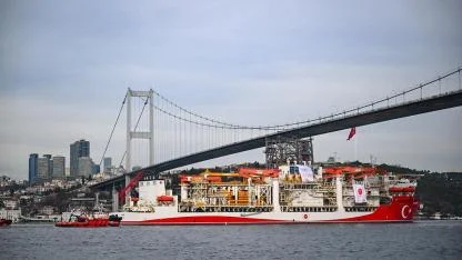 Derin SONDAJ gemisi 'Yıldırım İstanbul Boğazı’ndan Geçti'