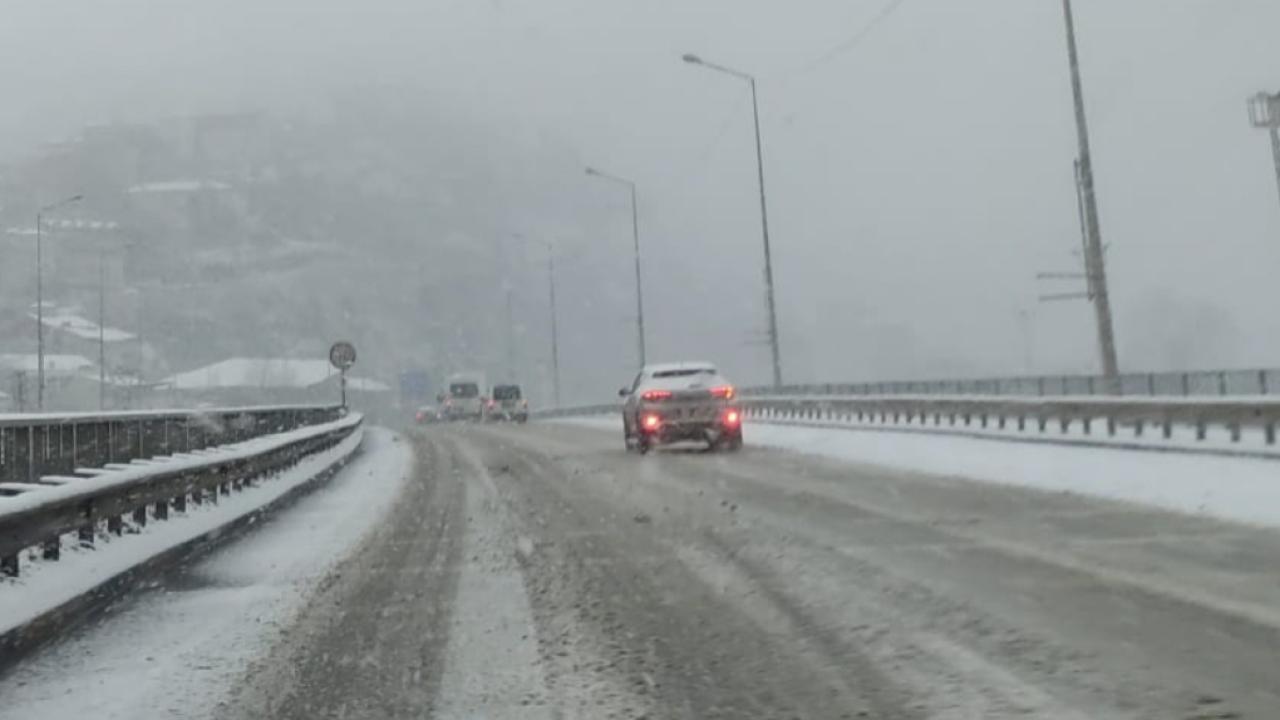 Kışın ARAÇLARDA bulunması gereken malzemeler ‘MUM olmalı’