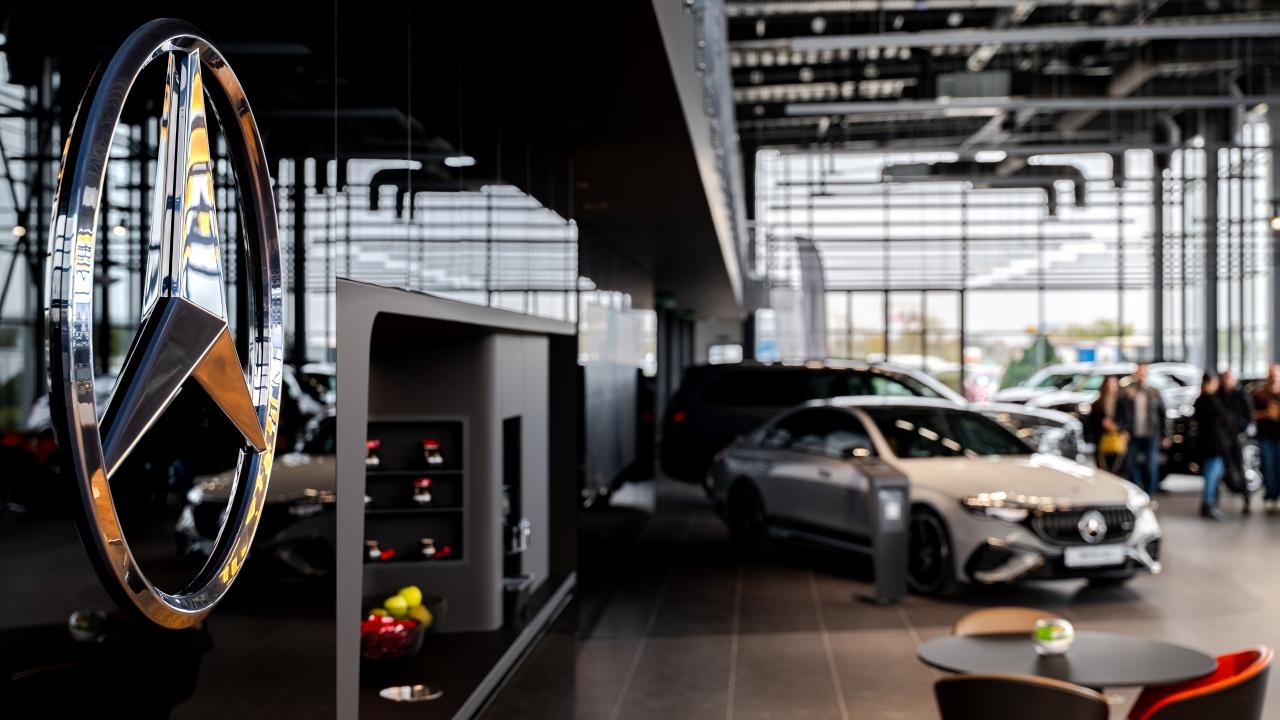 Mercedes-Benz Showroom Dönüşüm Projesi 'Yurt dışı'