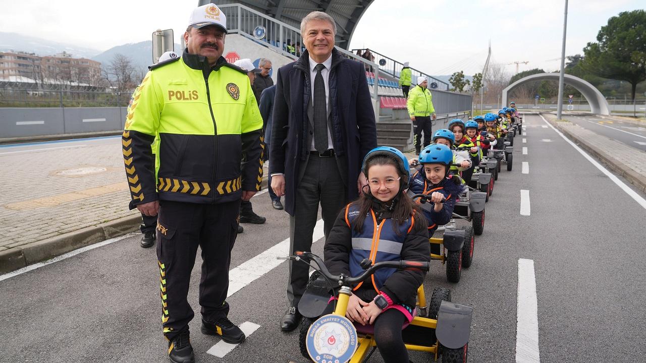 Oyak Renault 'Gelecek İçin Güvenli Adımlar Projesi'