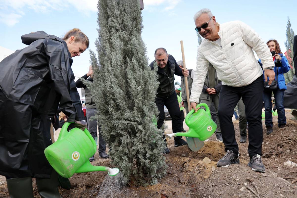 İlk adımı 310 Bin fidan ile İzmir’de attı!