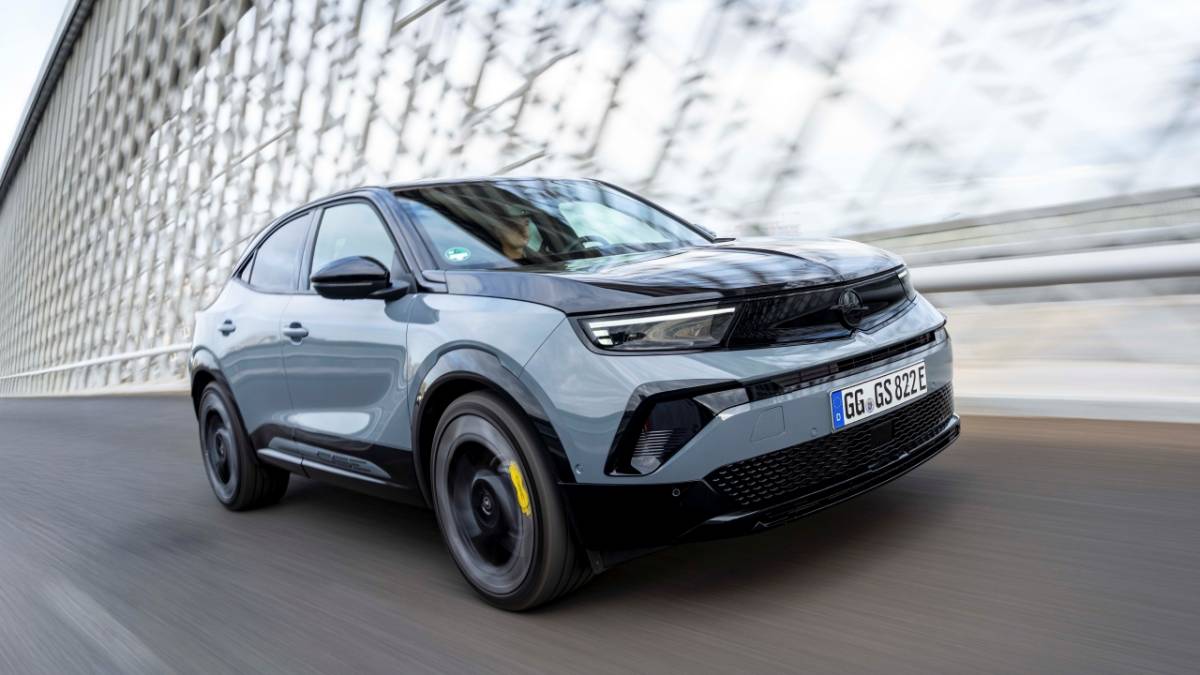 Opel’in en hızlı elektriklisi!