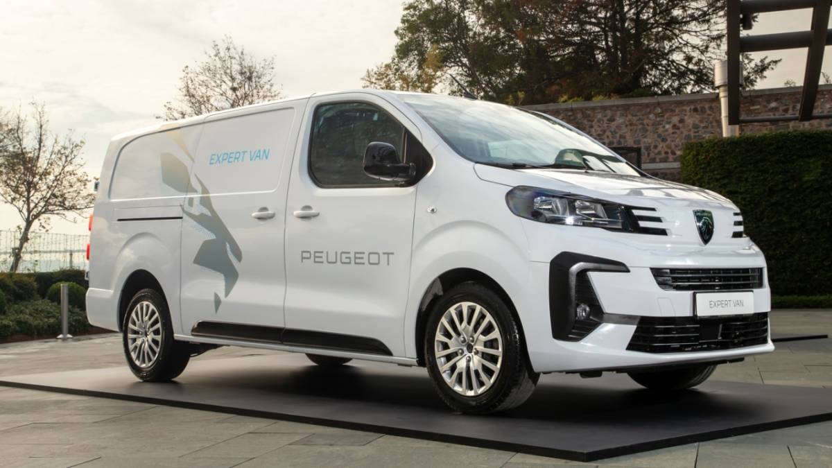 Yerli üretim Peugeot Expert Travelller yollara çıkıyor!