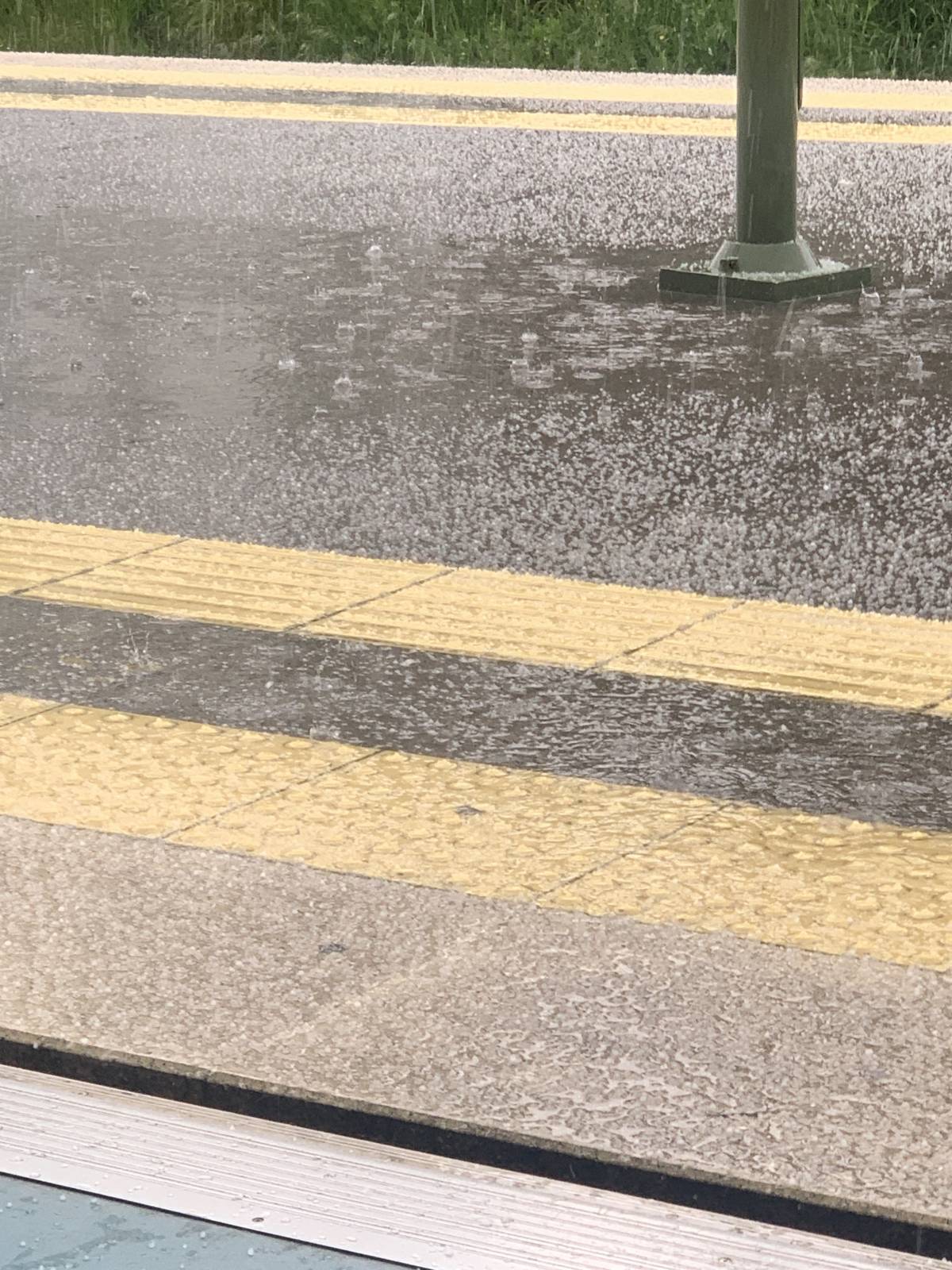 Bahar’da İstanbul’a dolu yağdı!