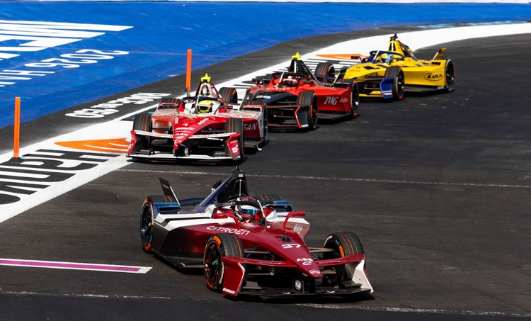 Citroen YENİ Dünya Şampiyonası Lider