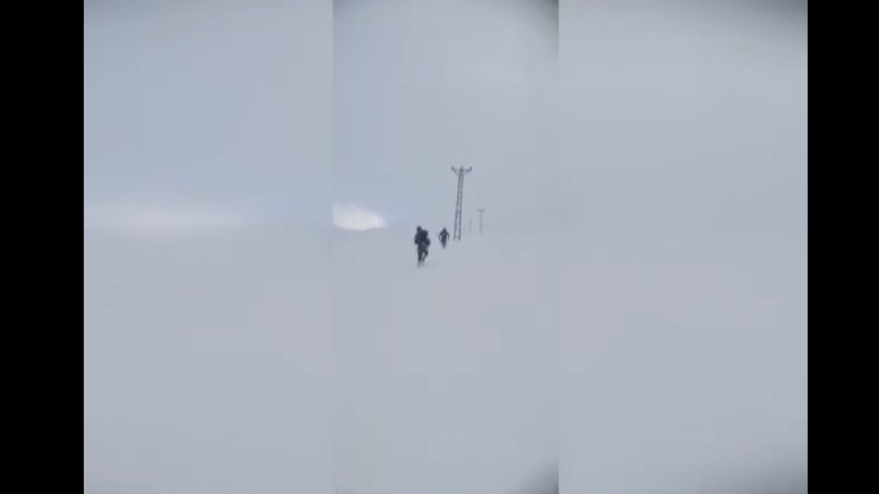 Elektrik Arıza ''Yoğun KAR nedeniyle kesilen elektrikleri açmaya gidiyorlar''