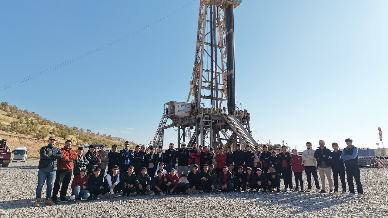 Silopi'li öğrenciler PETROL kuyularında - Enerji TV